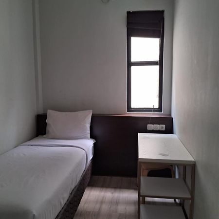 Circle One Hotel Palembang Exterior photo