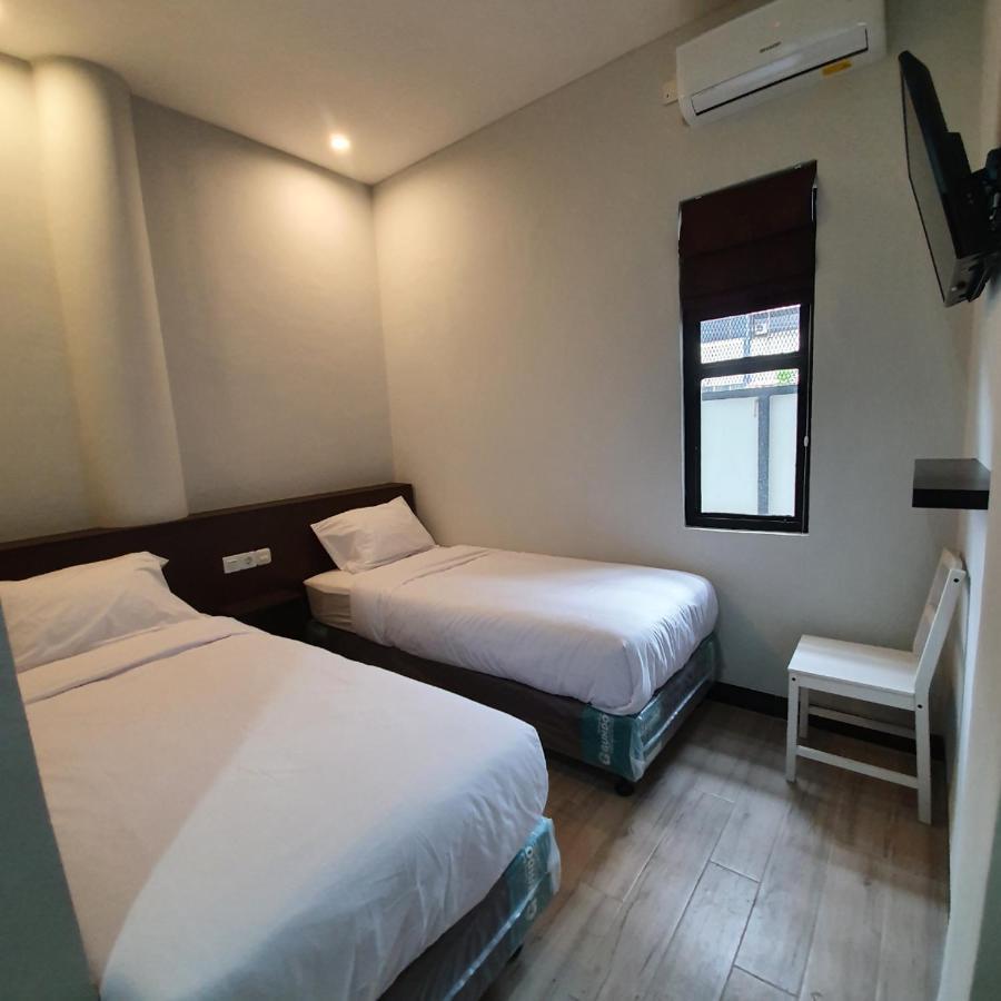 Circle One Hotel Palembang Exterior photo