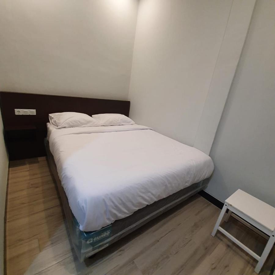 Circle One Hotel Palembang Exterior photo