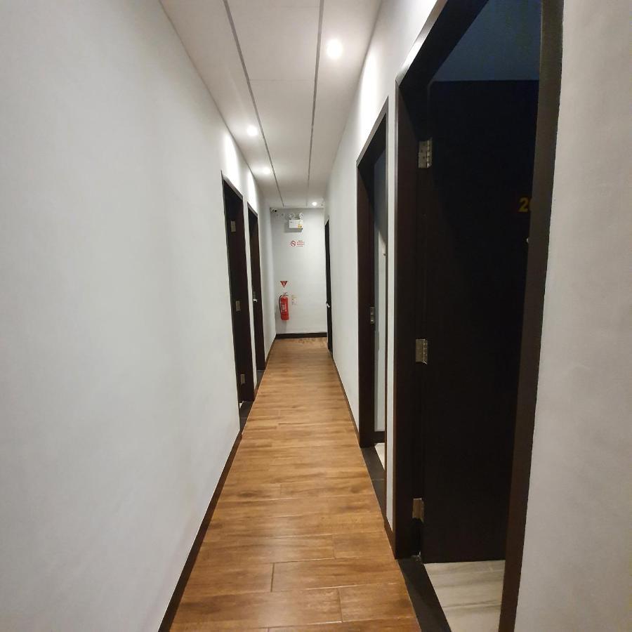 Circle One Hotel Palembang Exterior photo