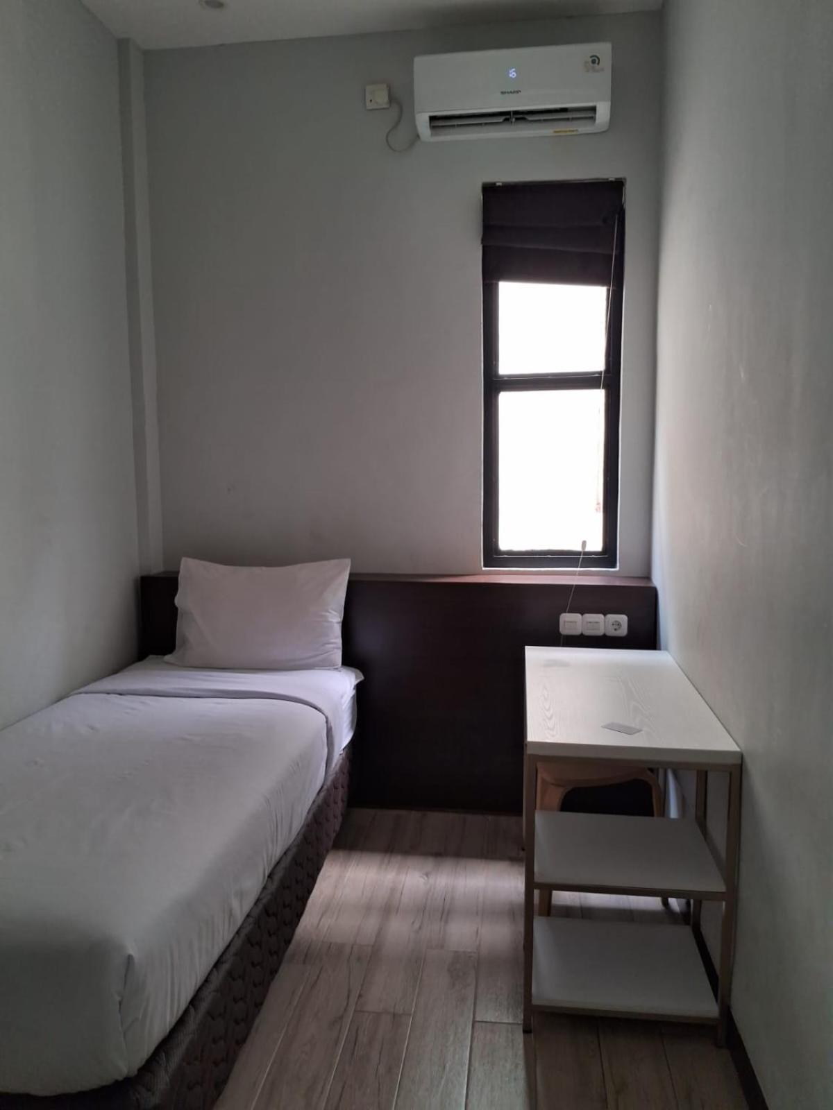 Circle One Hotel Palembang Exterior photo